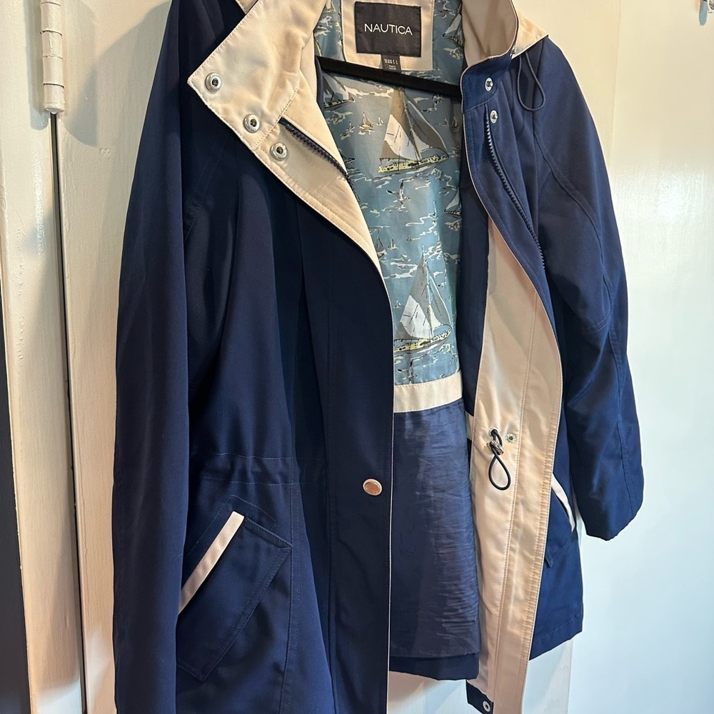 Women's Nautica Blue and Cream Rain Jacket, Size L. - Picture 5 of 7